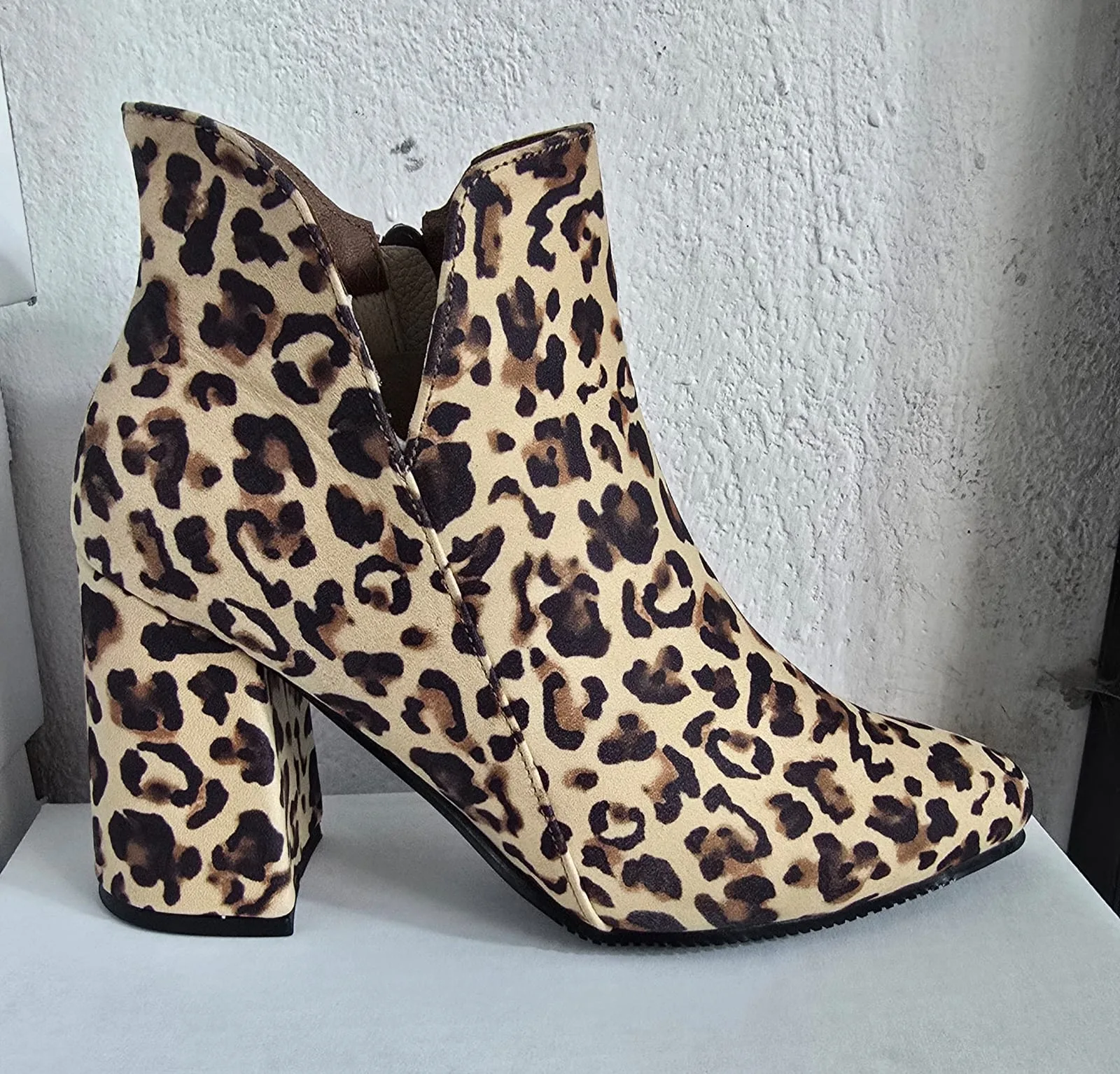 P 288 7 1/2 CUERO ANIMAL PRINT