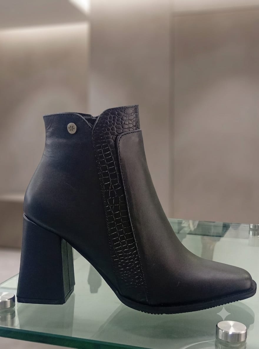 CC 255 CUERO NEGRO